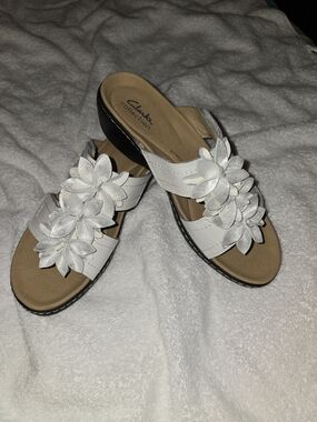 Clarks White Floral Applique Slide Sandals Size 10